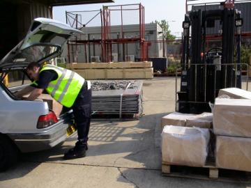 2200 HCH cubecar loading